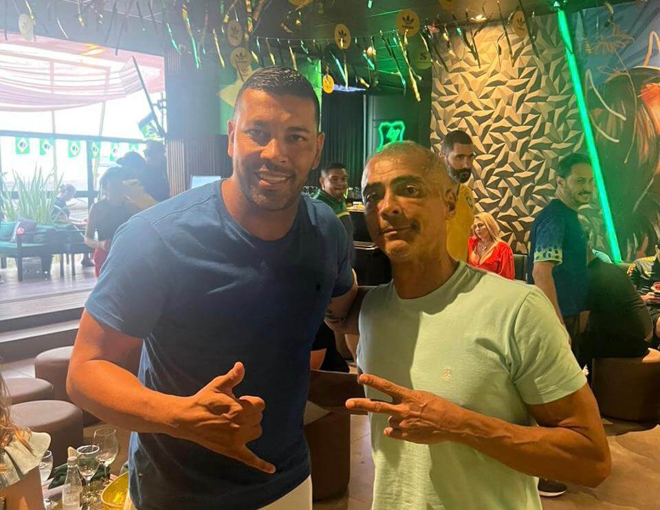 Romário e Andre Santos assistem jogo do Brasil em Floripa