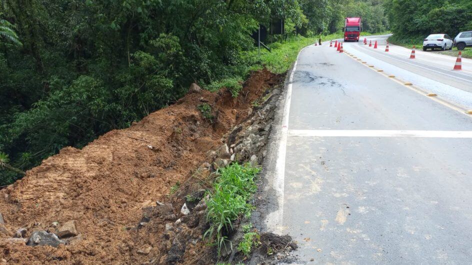 SC-418 na quinta-feira: rodovia passa por obras emergenciais após chuvas