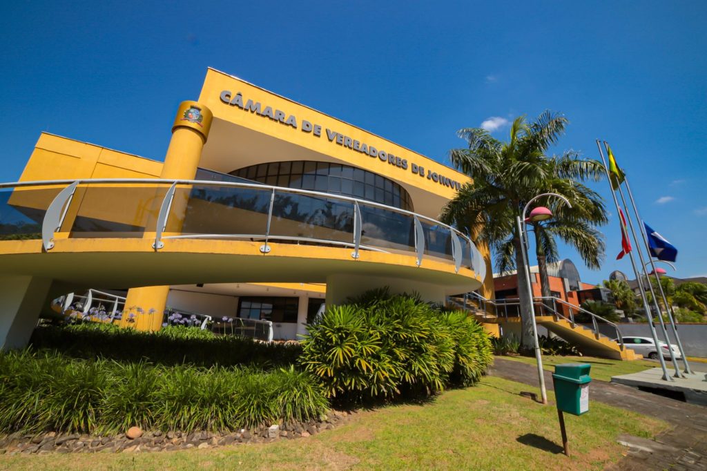 Acordo com o MP foi alterado para permitir a contratação de mais um assessor por gabinete na Câmara de Joinville