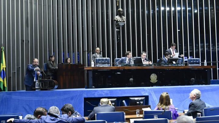 Senado aprova PEC da Transição