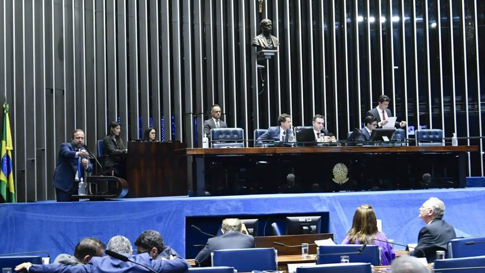 Senado aprova PEC da Transição