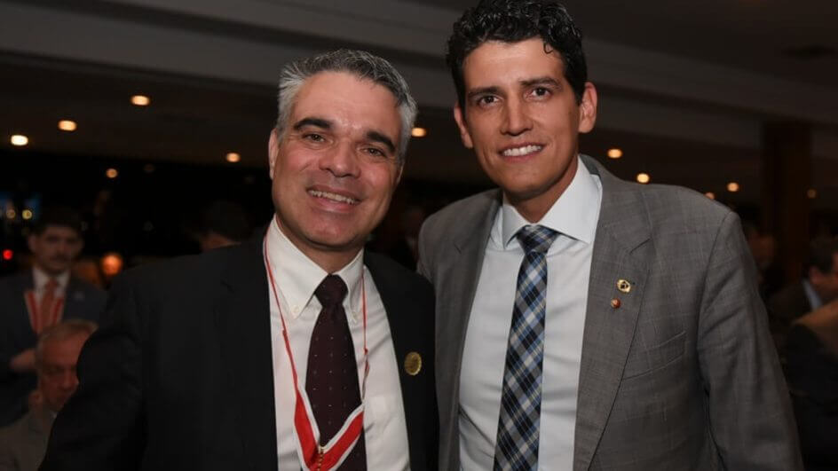 Suíço responsável pelo novo aeroporto de Floripa recebe condecoração