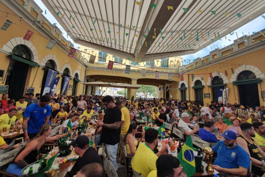 Torcida do Brasil no Mercado Público de Florianópolis