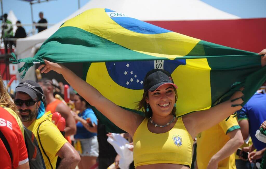 Live pré-jogo é aquecimento para os torcedores do Brasil contra Camarões
