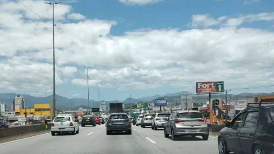 BR-101 tem pontos de lentidão em trechos como a Grande Florianópolis