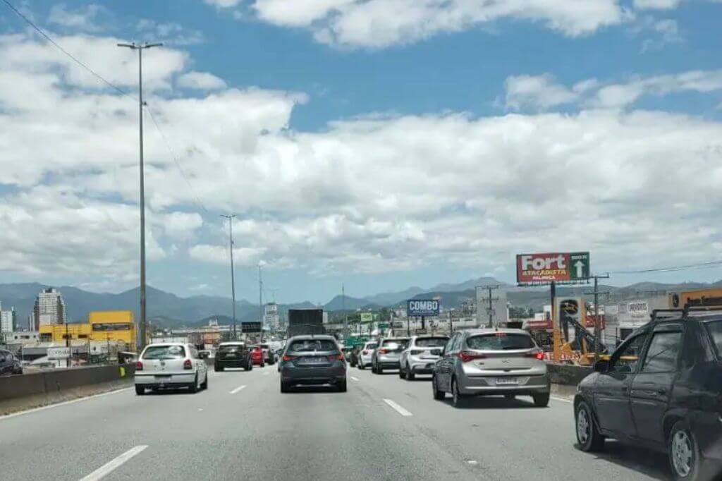 BR-101 tem pontos de lentidão em trechos como a Grande Florianópolis