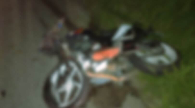 Motociclista foi encontrado já sem vida pelos bombeiros