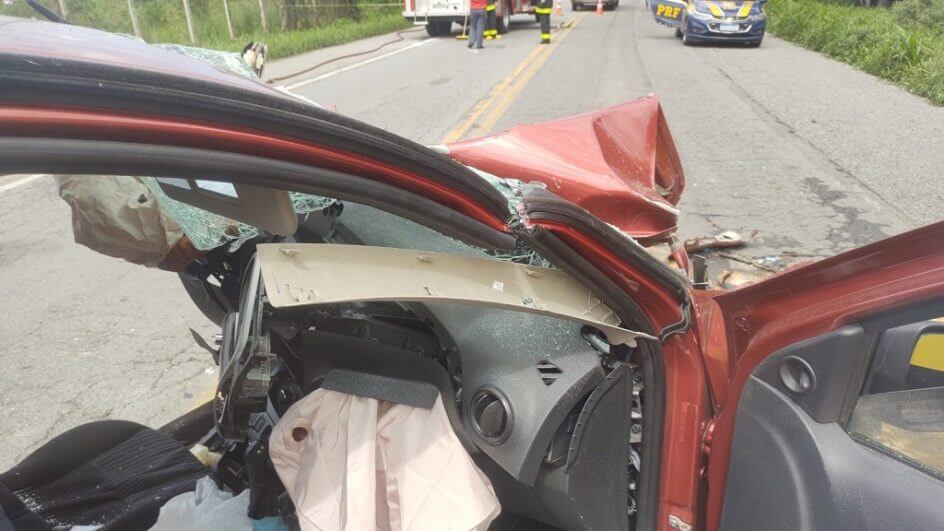 acidente entre onibus e carro em sao francisco do sul
