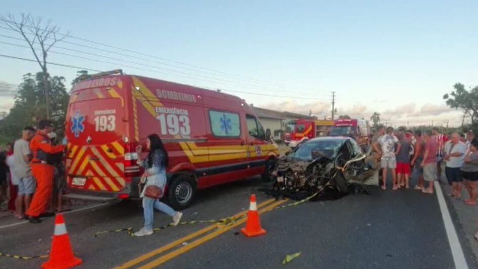 Colisão frontal matou três mulheres