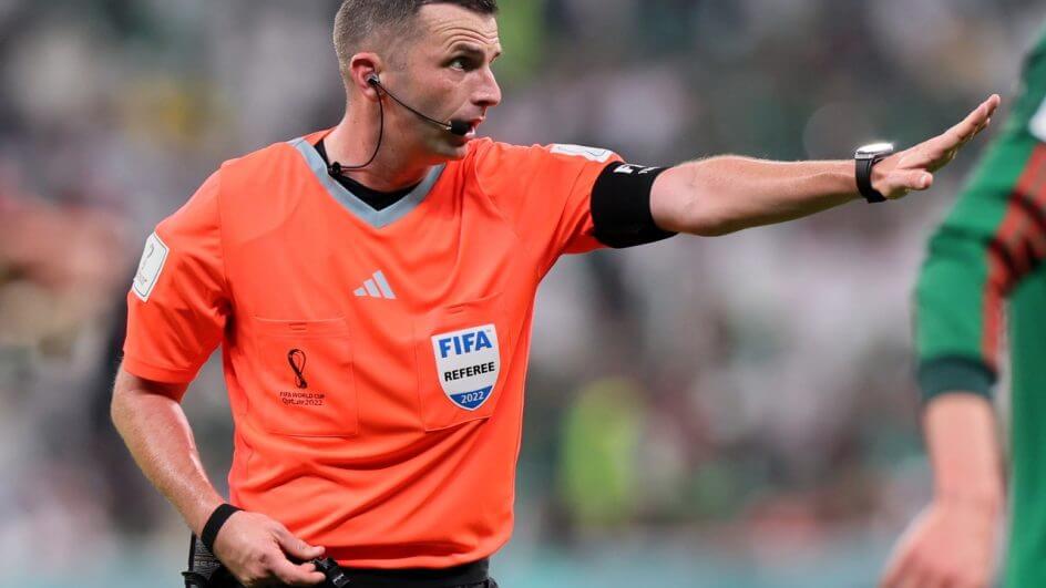 O inglês Michael Oliver vai comandar a arbitragem na partida entre Brasil e Croácia