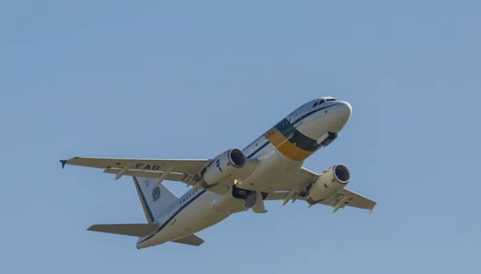 Bolsonaro decolou no início da tarde em avião presidencial