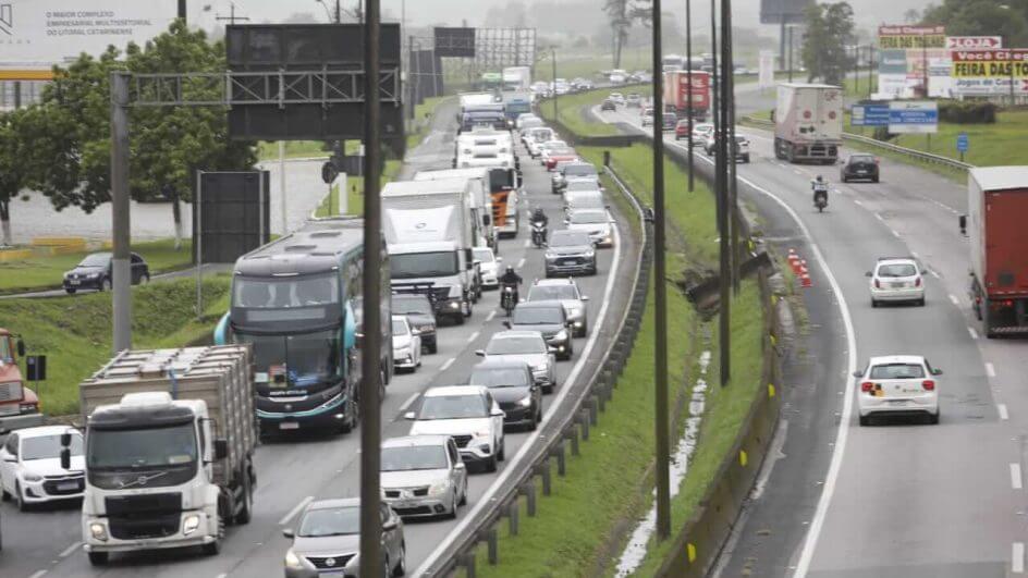 BR-101 no encontro com a BR-470, no Vale do Itajaí