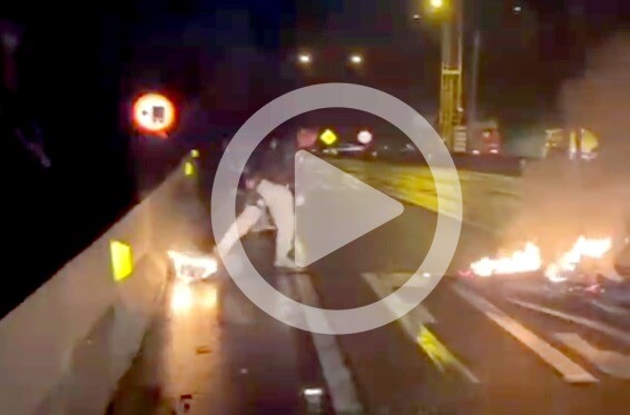 Bombeiros apagaram o fogo e lavaram a pista