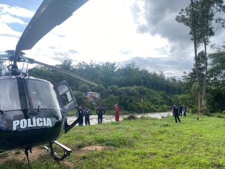 Aeronave da polícia chegou a ser usada nas buscas