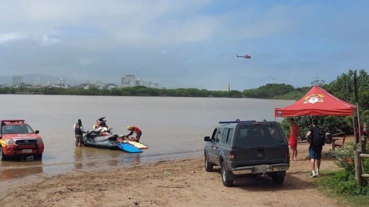 Bombeiro segue desaparecido no Litoral Norte de SC