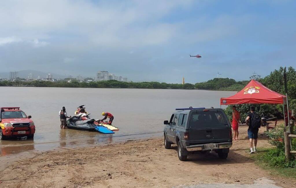 Bombeiro segue desaparecido no Litoral Norte de SC