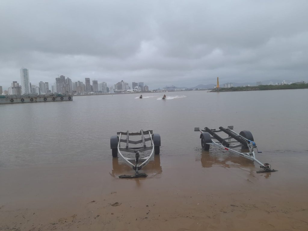 Buscas pelo bombeiro desaparecido em Navegantes entra no quarto dia