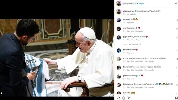 Camisa é levada ao Vaticano por empresário do meia Papu Gomez