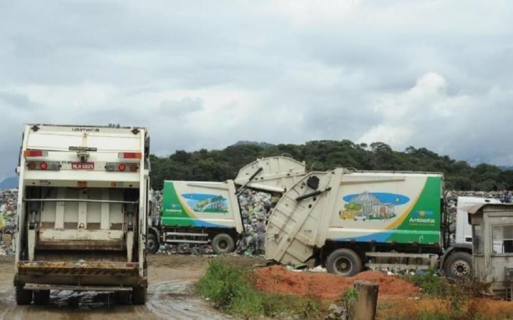 caminhoes de coleta de lixo em joinville