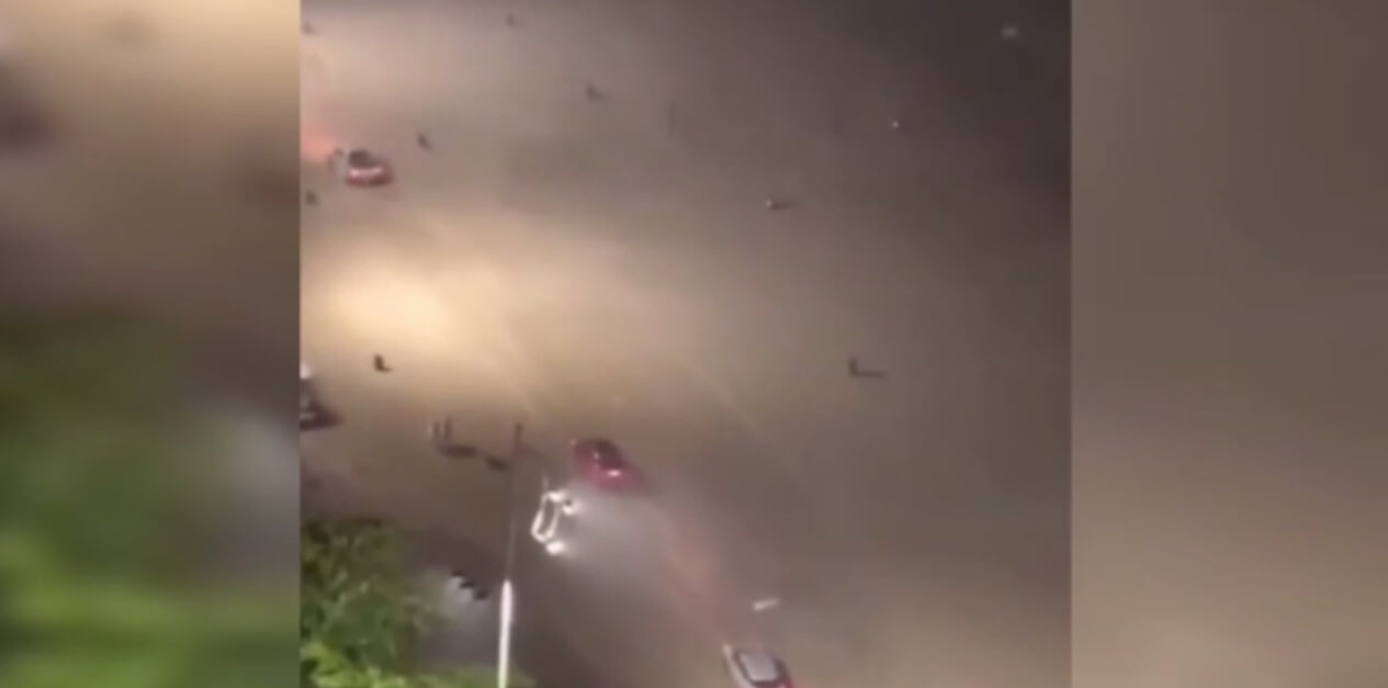 Carros na Praia Central de Balneário Camboriú