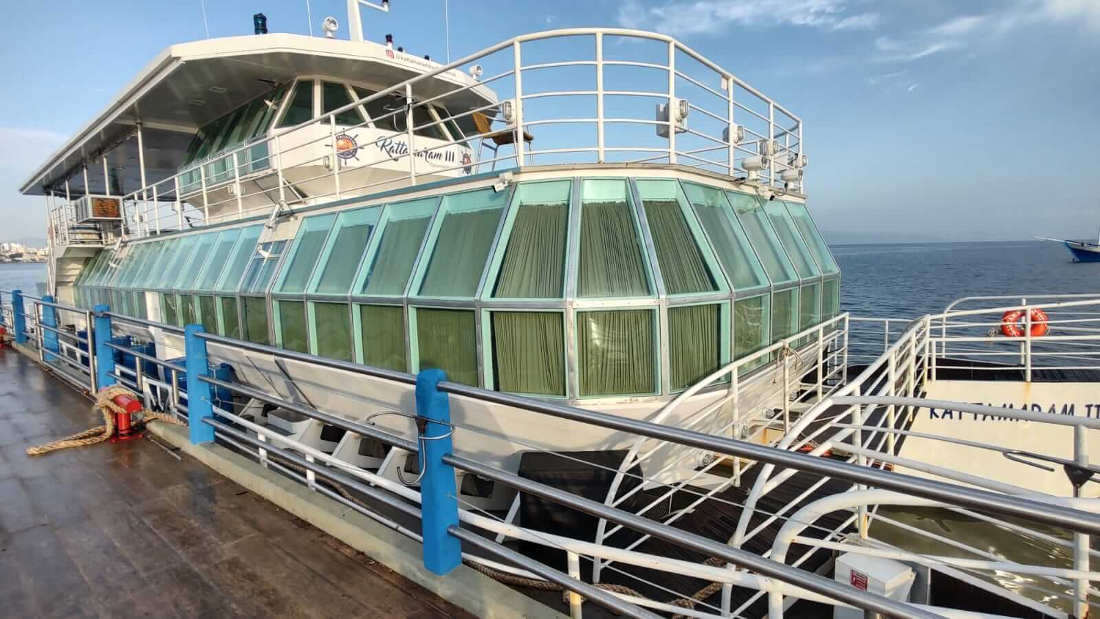 Catamarã chegou na manhã desta sexta-feira (9)