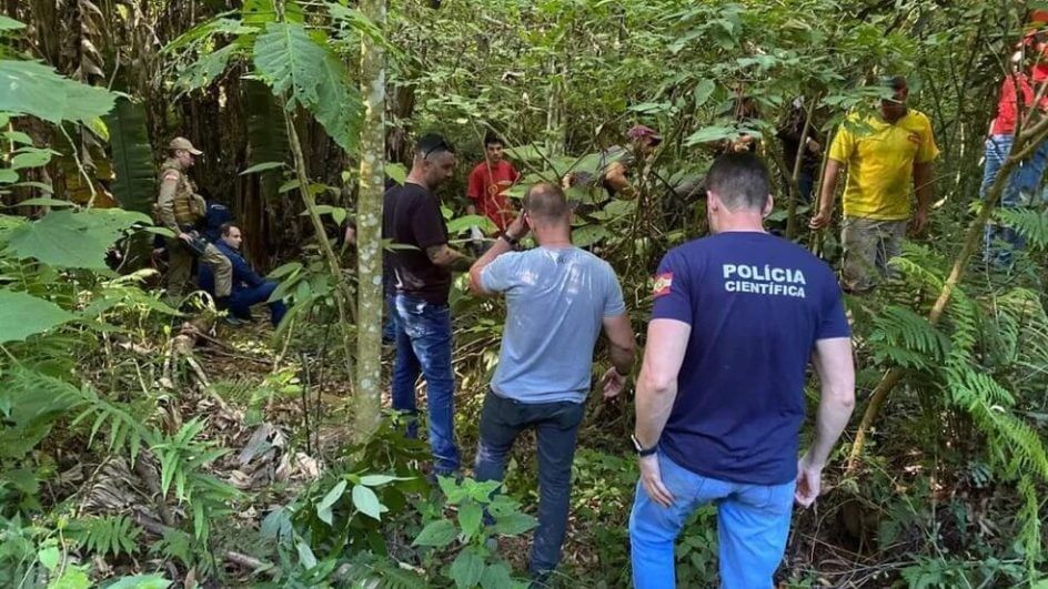 Polícia Científica identificou corpos de crianças em área de mata