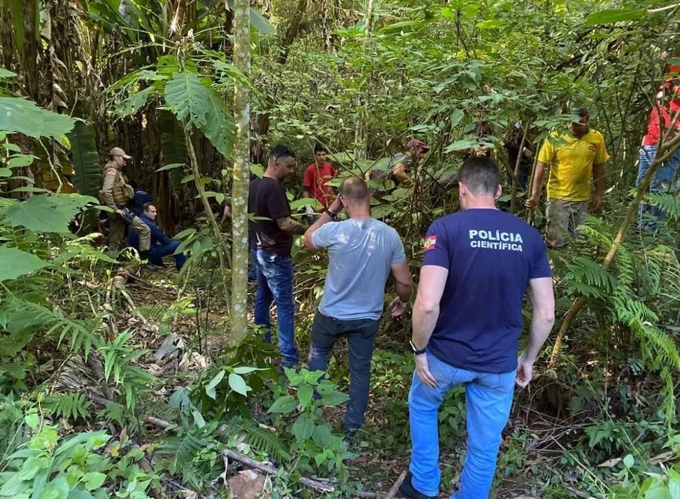 Polícia Científica identificou corpos de crianças em área de mata