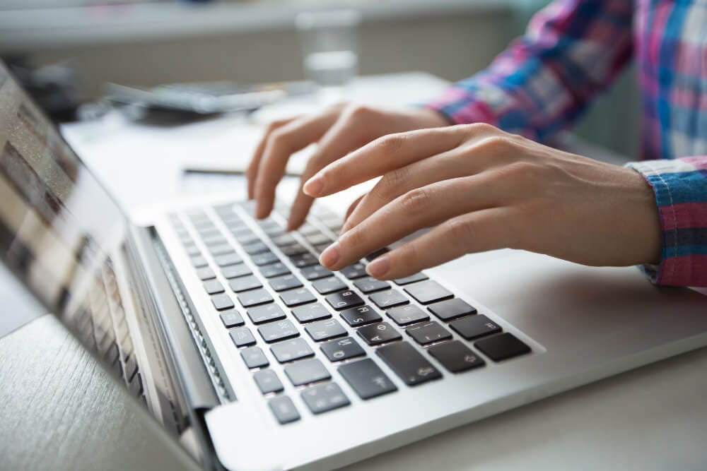 A plataforma contempla mais de 150 painéis de dados relacionados a temas diversos