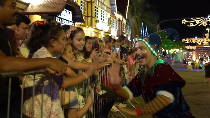 desfile de natal em blumenau