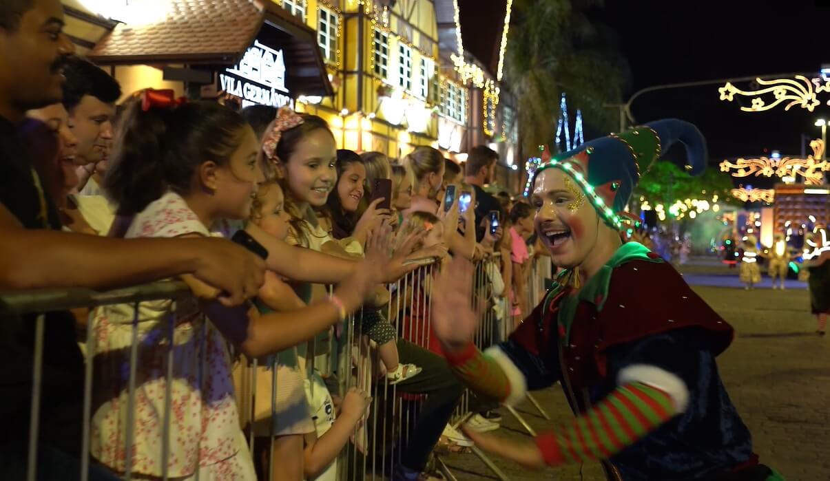 desfile de natal em blumenau