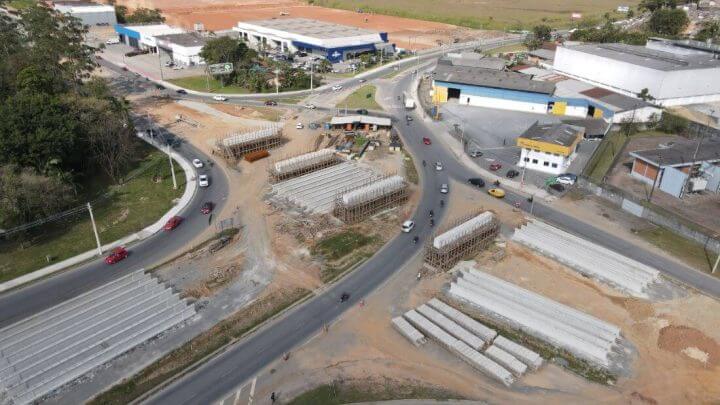 Duplicação prevista para a rua Dona Francisca inicia em local onde está sendo construído elevado, no Distrito Industrial