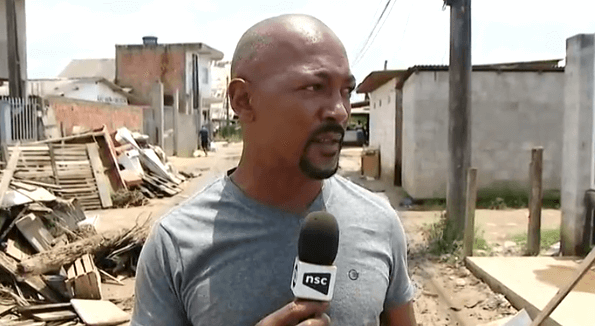 Edsoul fazia matéria sobre comunidade quando se emocionou no ar