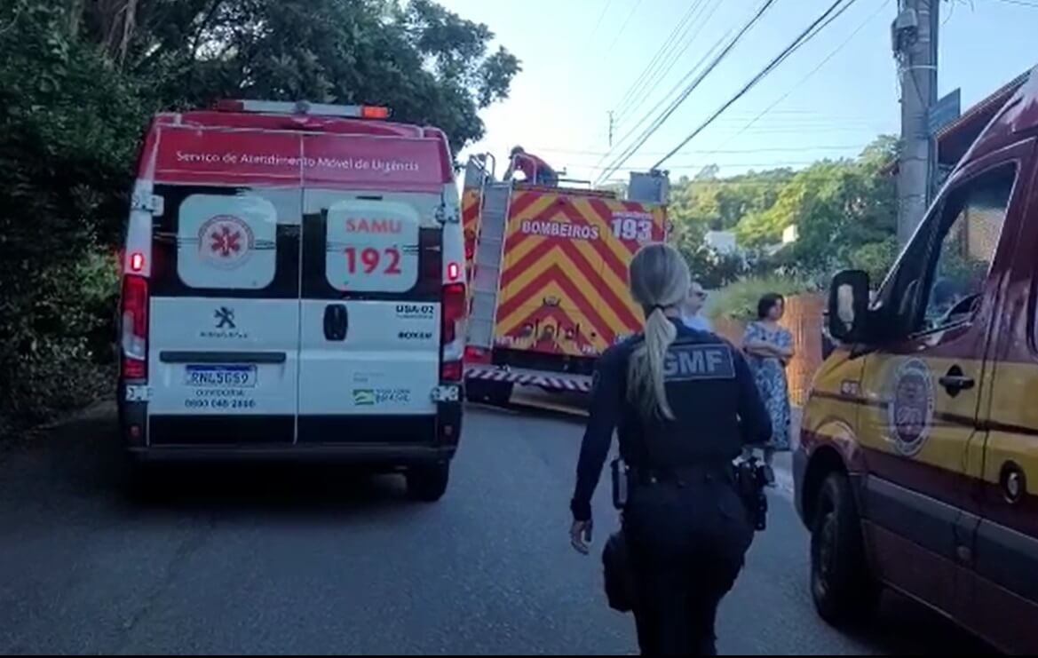 Socorristas, guardas municipais e policiais estiveram no local
