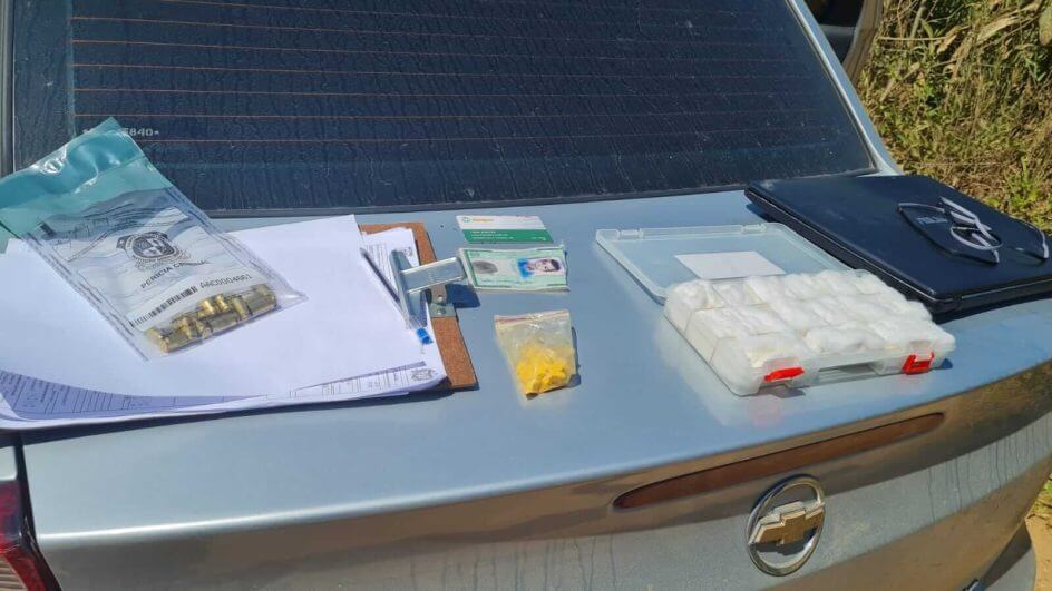 Drogas foram encontradas no local