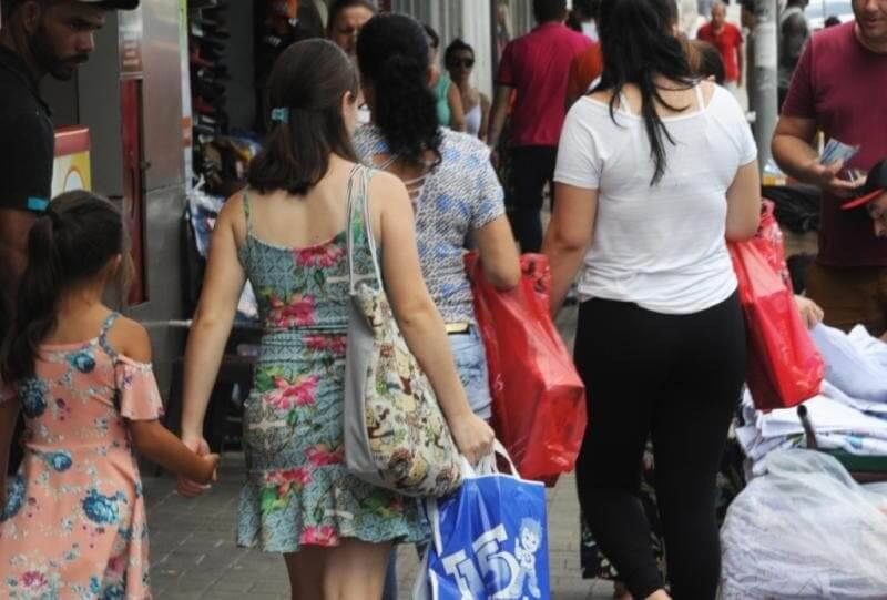 Serviços municipais e comércio têm horário diferenciado durante recesso