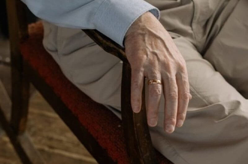 Hospital perde aliança e entrega dentadura por engano