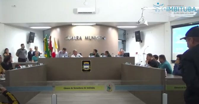 Confusão ocorre na sessão desta segunda-feira (19)