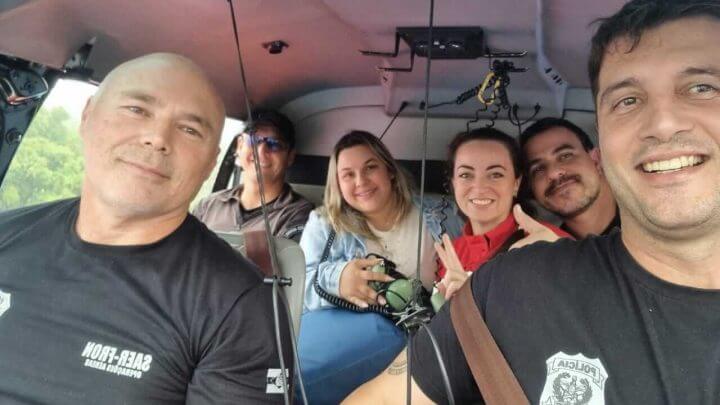 Jovem presa na BR-101 em SC é resgatada de helicóptero