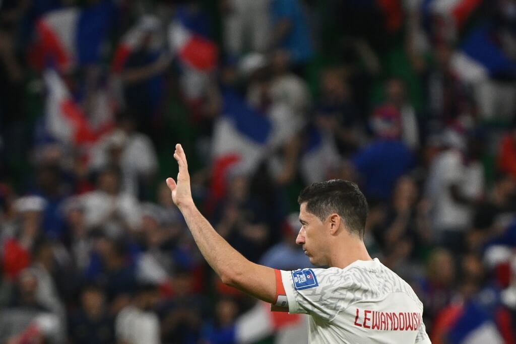 Lewandowski jogando pela Polônia contra a França na Copa do Mundo