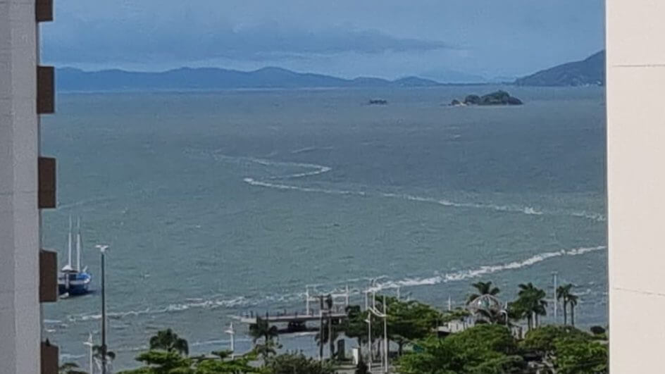 linha de espuma beira mar norte