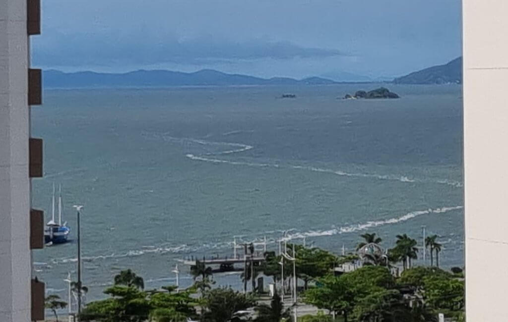 linha de espuma beira mar norte