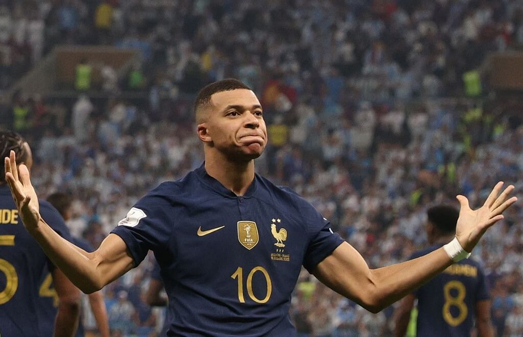 Mbappé comemora segundo gol na final da Copa do Mundo entre Argentina e França