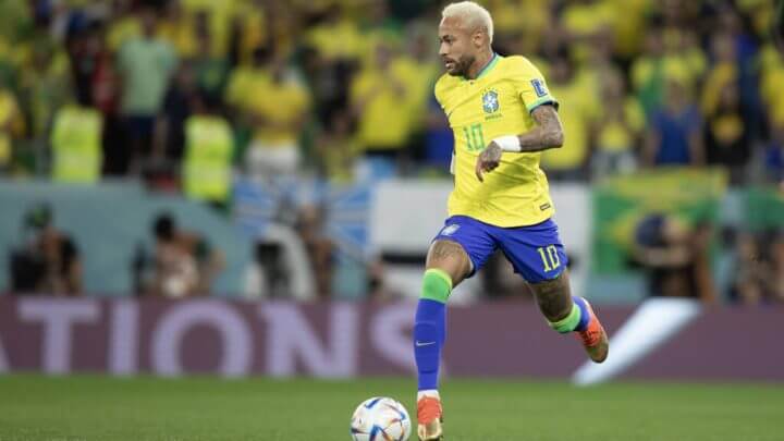 Neymar em campo com a camisa 10 na Copa do Catar