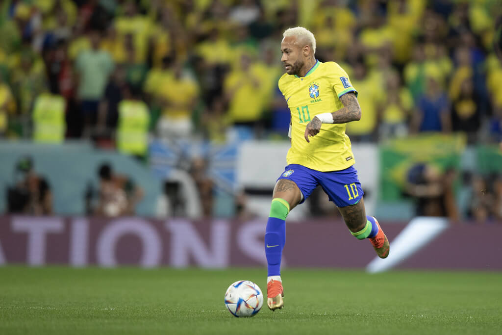 Neymar em campo com a camisa 10 na Copa do Catar