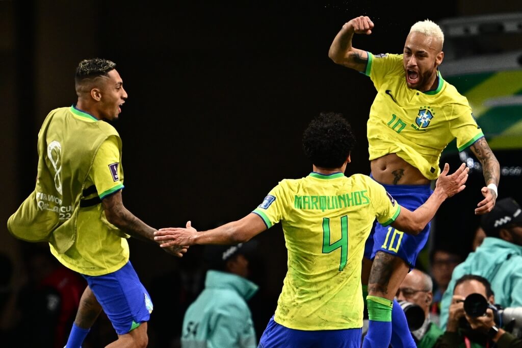 Neymar comemora gol marcado na prorrogação contra a Croácia
