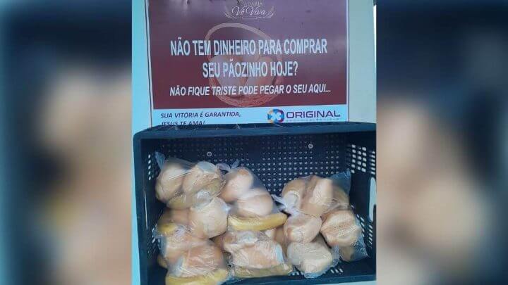 Padaria oferece pães de graça em Camboriú