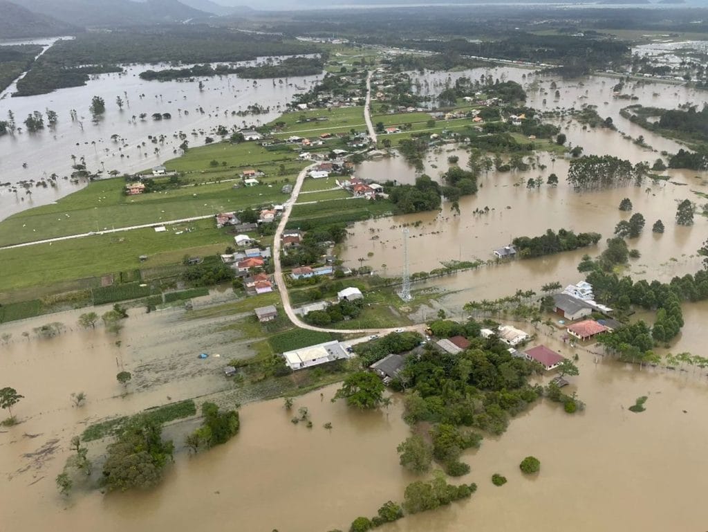 Chuva deixou centenas de pessoas desalojadas
