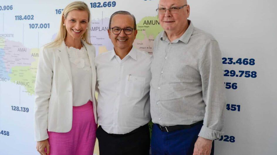 Patrícia Lueders ao lado de Jorginho Mello e Aristides Cimadon