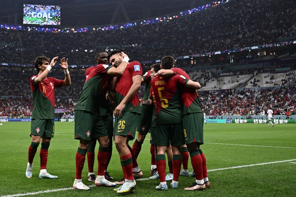 Comemoração dos jogadores de Portugal em um dos gols feitos contra a Suíça