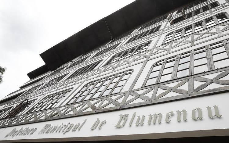 Fachada da prefeitura de Blumenau